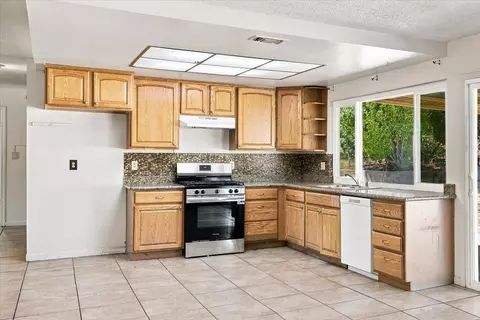 Kitchen - 7331 Hazel Ave, Orangevale, CA 95662 photo 4 of 5