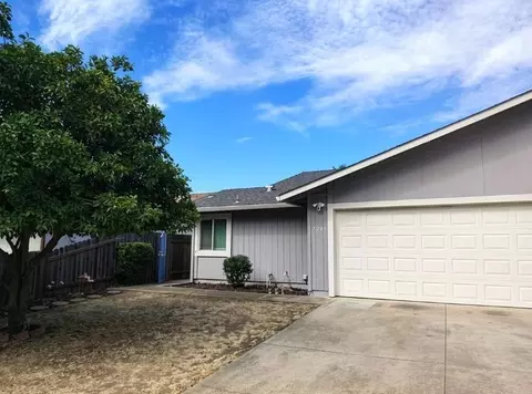7246 Fletcher Farm Dr, Sacramento, CA 95828