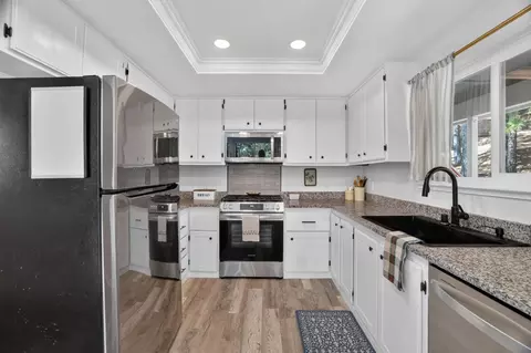 Kitchen - 700 Sundance Pl, Applegate, CA 95703 photo 3 of 4