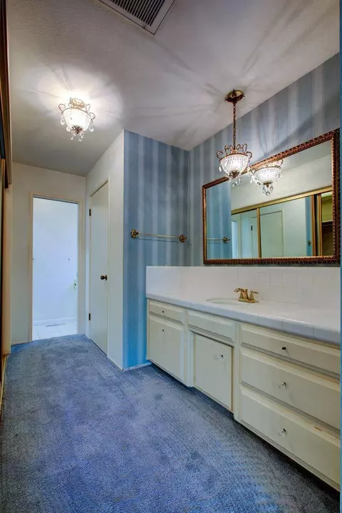 Bath - 705 Leytonstone Ave, Modesto, CA 95355 photo 2 of 3