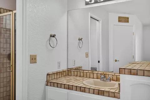 Bath - 3415 Hunter Ln, Carmichael, CA 95608 photo 5 of 7