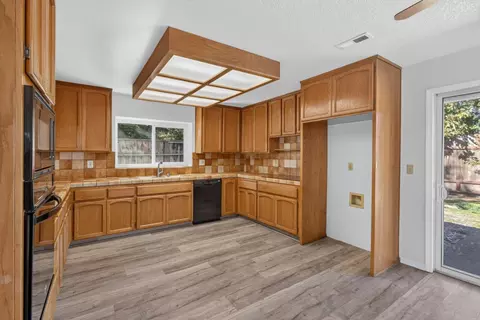 Kitchen - 3415 Hunter Ln, Carmichael, CA 95608 photo 4 of 4
