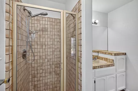 Bath - 3415 Hunter Ln, Carmichael, CA 95608 photo 6 of 7