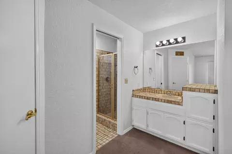 Bath - 3415 Hunter Ln, Carmichael, CA 95608 photo 4 of 7