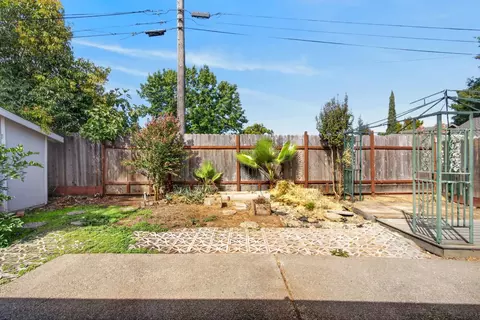 Exterior - 3415 Hunter Ln, Carmichael, CA 95608 photo 5 of 9