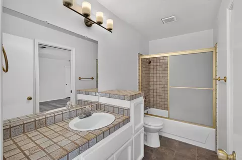 Bath - 3415 Hunter Ln, Carmichael, CA 95608 photo 1 of 7