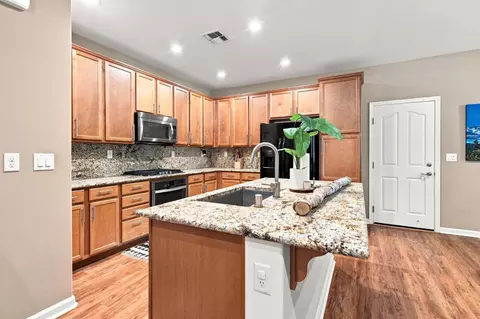 Kitchen - 1399 Windswept Cmn, Livermore, CA 94550 photo 2 of 7
