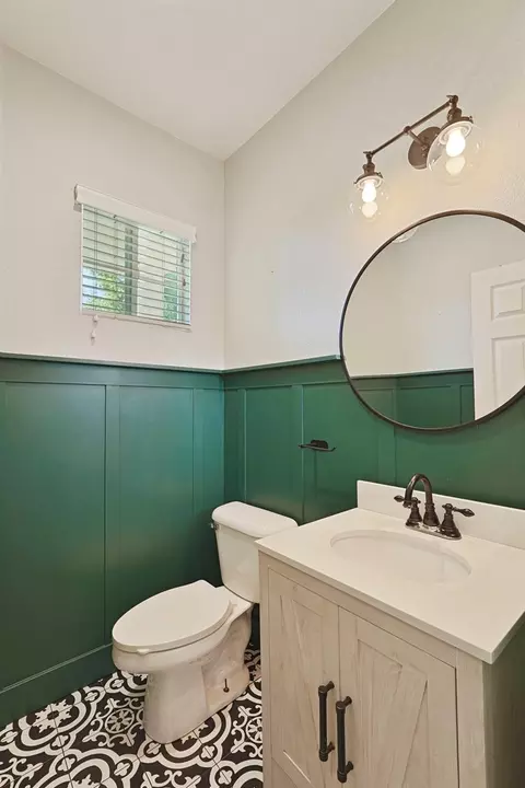 Bath - 2588 Sequoia St, Lodi, CA 95242 photo 1 of 3