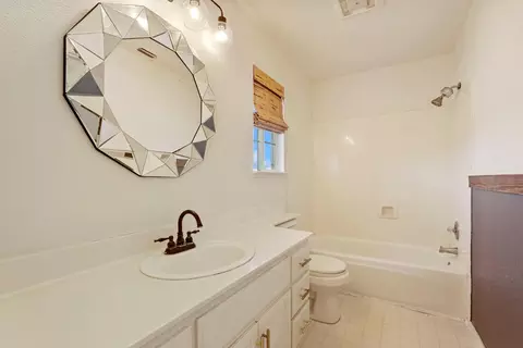 Bath - 2588 Sequoia St, Lodi, CA 95242 photo 3 of 3