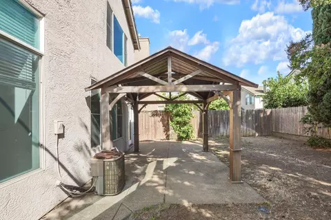 Exterior - 2588 Sequoia St, Lodi, CA 95242 photo 8 of 9