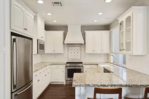 Kitchen - 2588 Sequoia St, Lodi, CA 95242 photo 2 of 6
