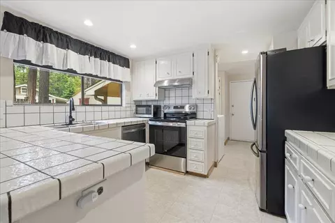 Kitchen - 6775 Ridgeway Dr, Pollock Pines, CA 95726 photo 2 of 3