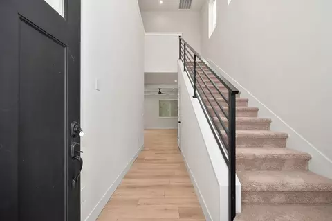 Entry Way - 8935 Fair Oaks Blvd, Carmichael, CA 95608 photo 2 of 8