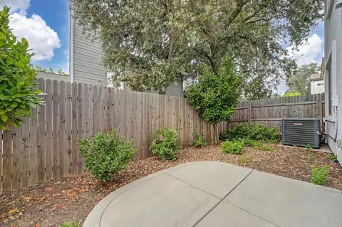 Exterior - 8935 Fair Oaks Blvd, Carmichael, CA 95608 photo 4 of 8