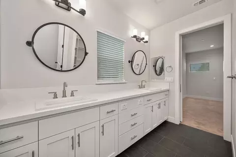 Bath - 8935 Fair Oaks Blvd, Carmichael, CA 95608 photo 5 of 5