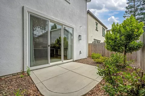 Exterior - 8935 Fair Oaks Blvd, Carmichael, CA 95608 photo 6 of 8