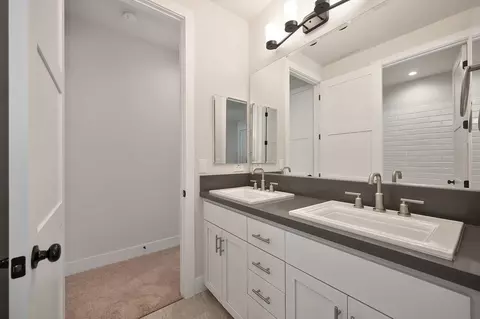 Bath - 8935 Fair Oaks Blvd, Carmichael, CA 95608 photo 3 of 5