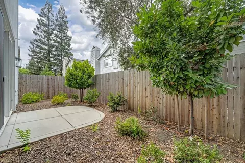 Exterior - 8935 Fair Oaks Blvd, Carmichael, CA 95608 photo 5 of 8