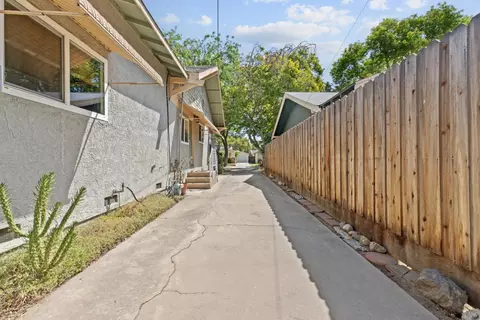 Exterior - 537 Melrose St, Modesto, CA 95354 photo 6 of 9