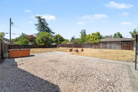 Exterior - 1701 College Ave, Modesto, CA 95350 photo 5 of 10