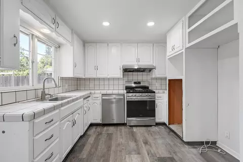 Kitchen - 1701 College Ave, Modesto, CA 95350 photo 2 of 3