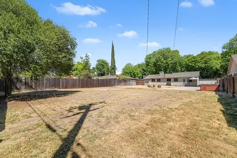 Exterior - 1701 College Ave, Modesto, CA 95350 photo 9 of 10