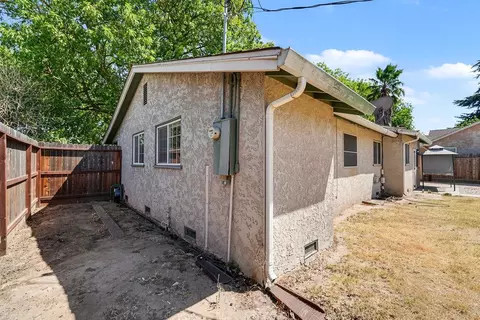 Exterior - 1701 College Ave, Modesto, CA 95350 photo 6 of 10