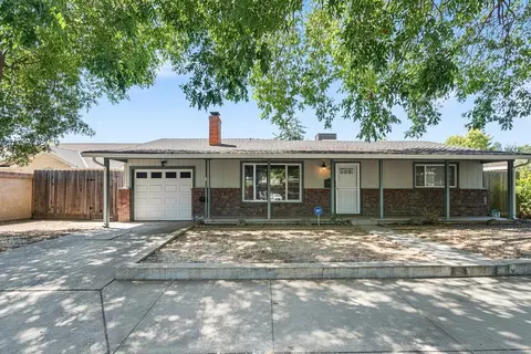 Exterior - 1701 College Ave, Modesto, CA 95350 photo 2 of 10