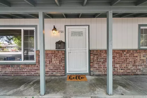 Exterior - 1701 College Ave, Modesto, CA 95350 photo 4 of 10