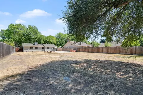 Exterior - 1701 College Ave, Modesto, CA 95350 photo 8 of 10