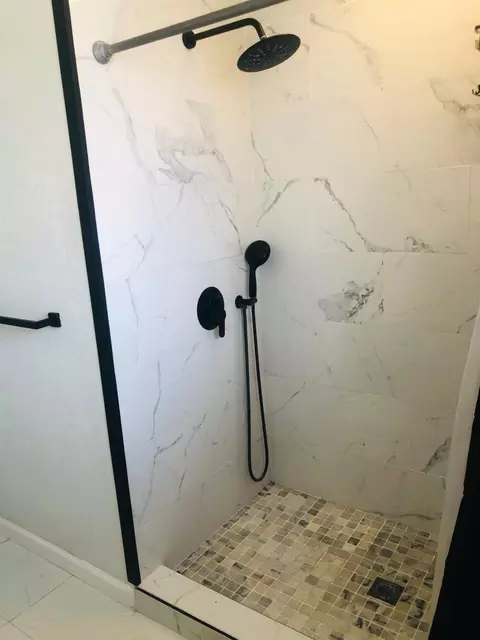Bath - 1010 E D St, Oakdale, CA 95361 photo 2 of 3