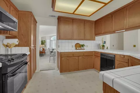 Kitchen - 2071 N Daubenberger Rd, Turlock, CA 95382 photo 2 of 3