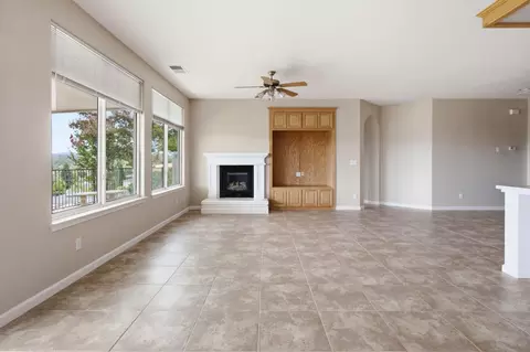 Living - 936 Ponderosa St, Jackson, CA 95642 photo 4 of 7