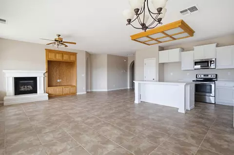 Living - 936 Ponderosa St, Jackson, CA 95642 photo 5 of 7