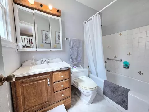 Bath - 4235 Rio Monte Ct, Carmichael, CA 95608 photo 6 of 9