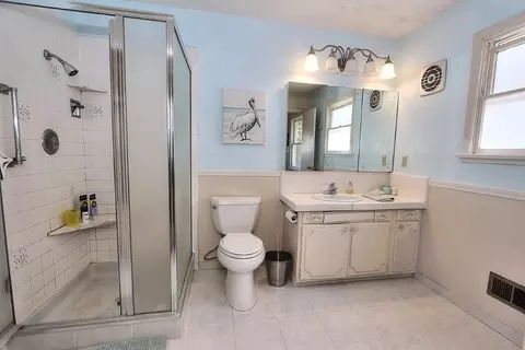 Bath - 4235 Rio Monte Ct, Carmichael, CA 95608 photo 4 of 9