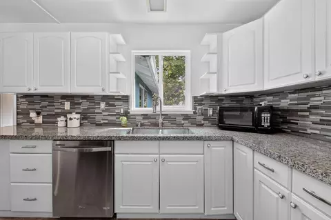 Kitchen - 7008 Bobby St, Orangevale, CA 95662 photo 7 of 11