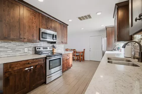 Kitchen - 2054 Walnut Ave, Carmichael, CA 95608 photo 3 of 6