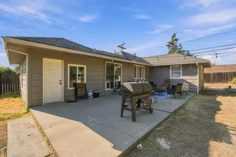 Exterior - 2054 Walnut Ave, Carmichael, CA 95608 photo 5 of 16