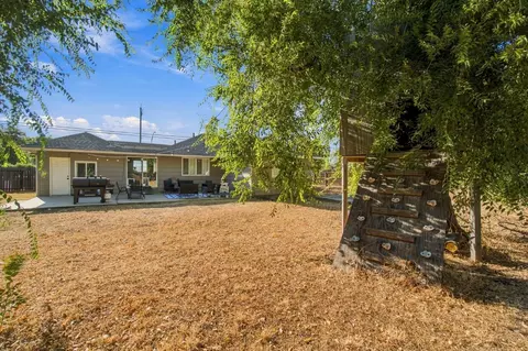 Exterior - 2054 Walnut Ave, Carmichael, CA 95608 photo 12 of 16