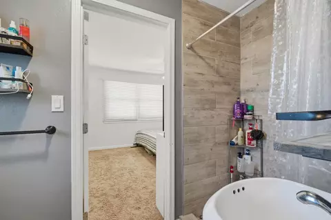 Bath - 2054 Walnut Ave, Carmichael, CA 95608 photo 3 of 3