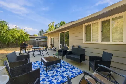 Exterior - 2054 Walnut Ave, Carmichael, CA 95608 photo 4 of 16