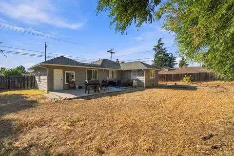Exterior - 2054 Walnut Ave, Carmichael, CA 95608 photo 6 of 16
