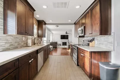 Kitchen - 2054 Walnut Ave, Carmichael, CA 95608 photo 4 of 6