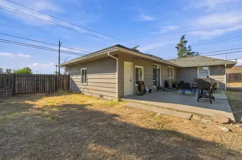 Exterior - 2054 Walnut Ave, Carmichael, CA 95608 photo 7 of 16
