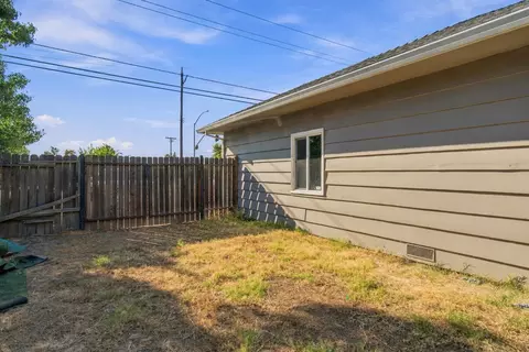 Exterior - 2054 Walnut Ave, Carmichael, CA 95608 photo 8 of 16