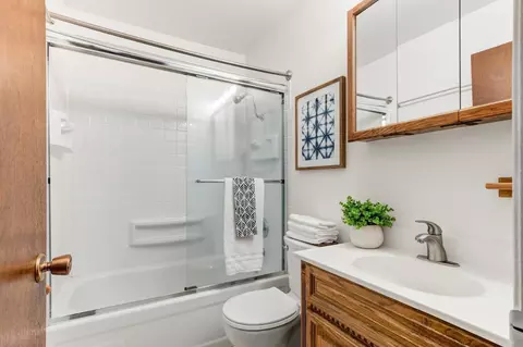 Bath - 2738 Bidwell St #1, Davis, CA 95618 photo 1 of 2