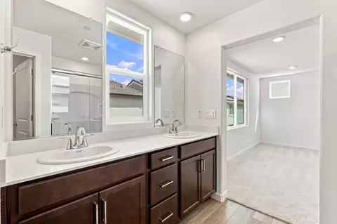 Bath - 1296 Leonhardt Loop, Lincoln, CA 95648 photo 2 of 2