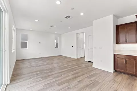 Living - 1296 Leonhardt Loop, Lincoln, CA 95648 photo 2 of 2