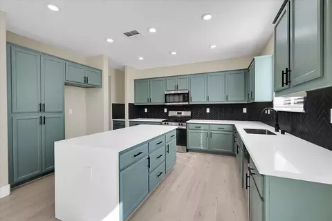 Kitchen - 5525 Trailhead Loop, Linda, CA 95901 photo 2 of 4